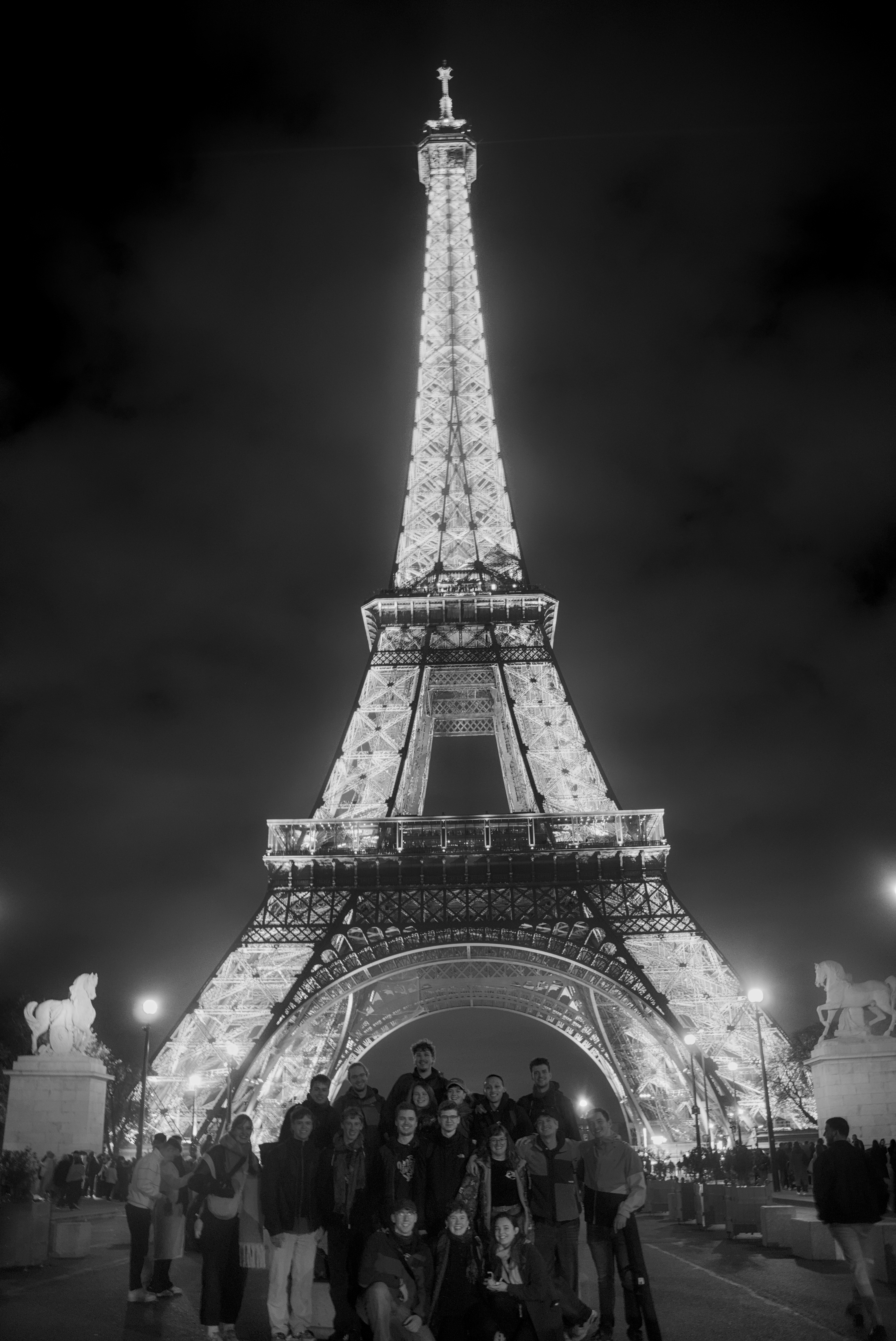 Our TRAPS team standing in front of the Eiffeltower, photo in BW