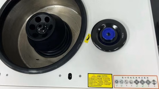 Laboratory centrifuge used under balanced-load operating procedures
