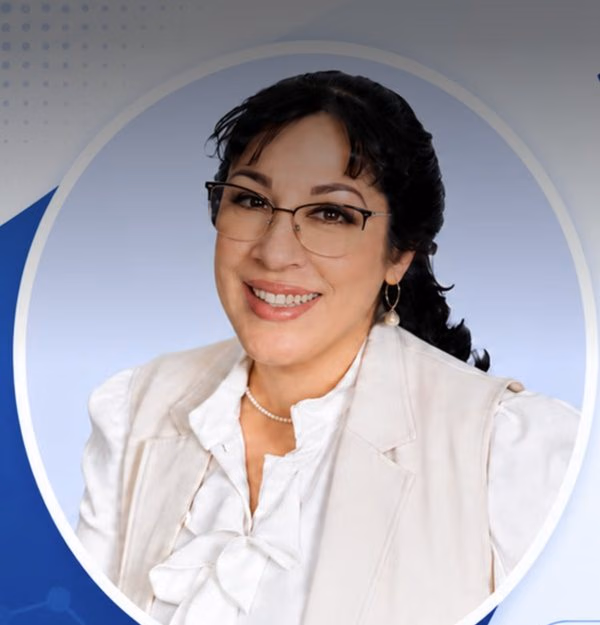 Portrait of Dr. Mayra Corona Moreno.